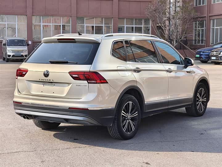 Фото 13 - Volkswagen Tiguan L Pro