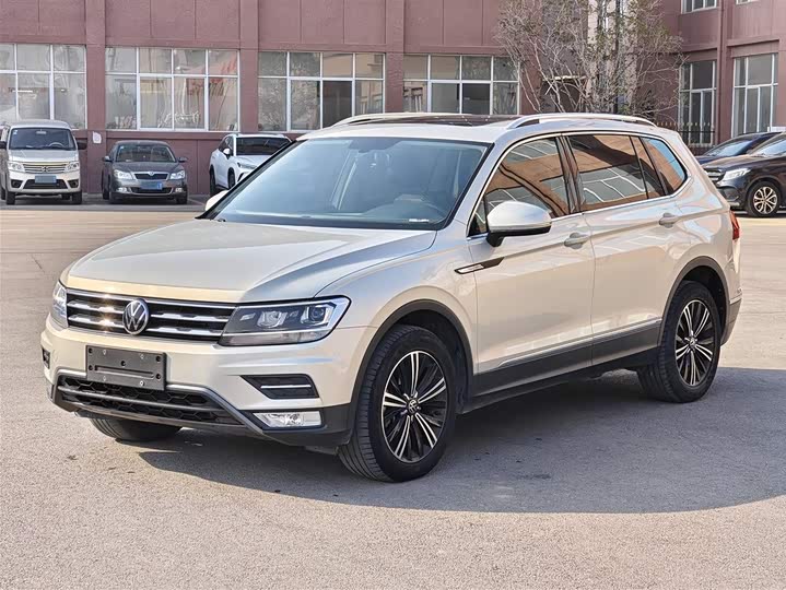 Фото 2 - Volkswagen Tiguan L Pro
