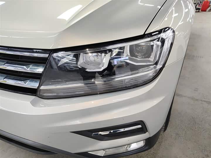 Фото 3 - Volkswagen Tiguan L Pro