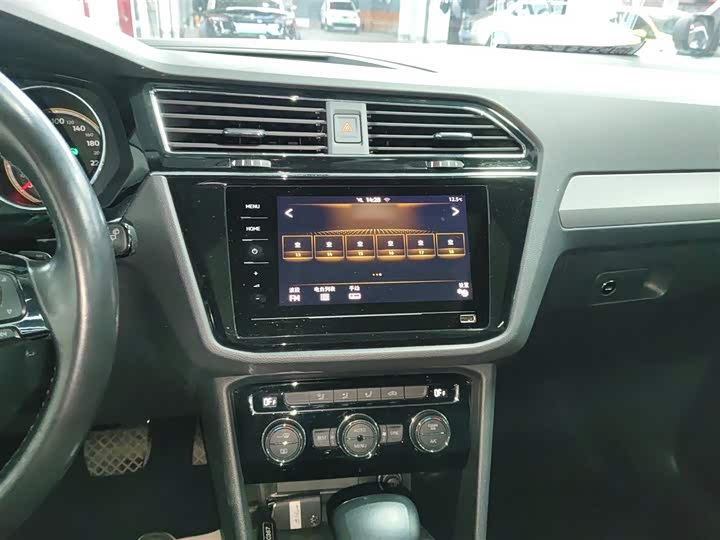 Фото 9 - Volkswagen Tiguan L Pro