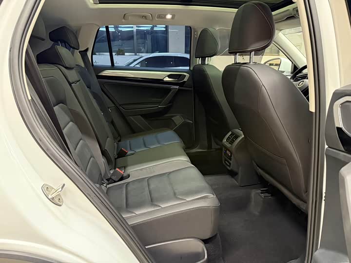 Фото 22 - Volkswagen Tayron