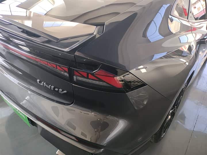 Фото 8 - Changan UNI-V