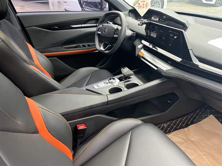 Фото 25 - Changan UNI-V