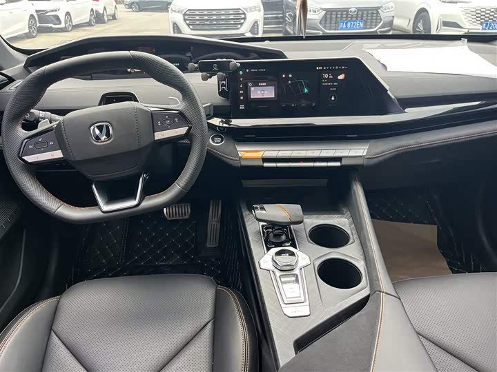 Фото 28 - Changan UNI-V