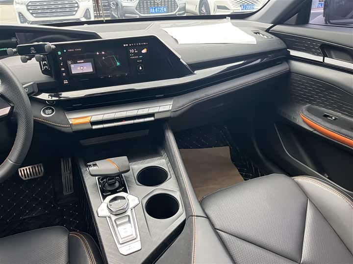 Фото 9 - Changan UNI-V