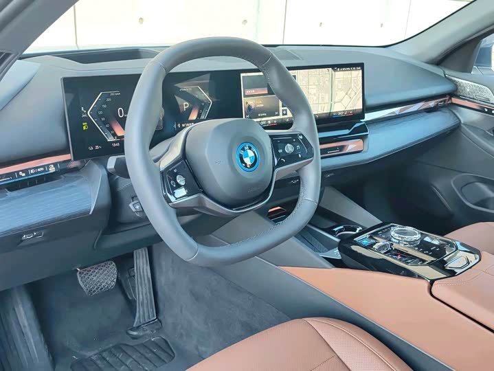 Фото 4 - BMW i5