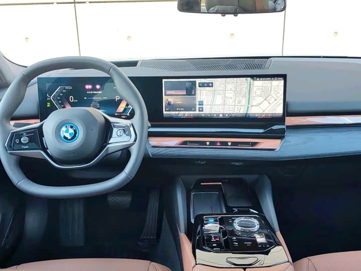 Фото 7 - BMW i5