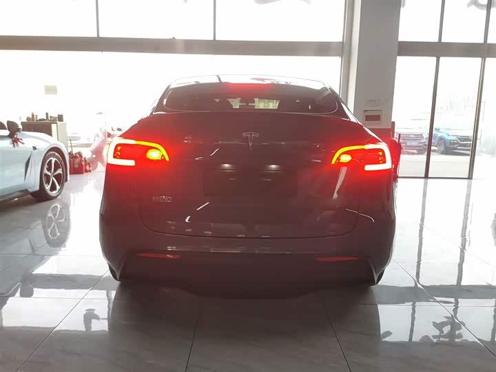 Фото 6 - Tesla Model Y