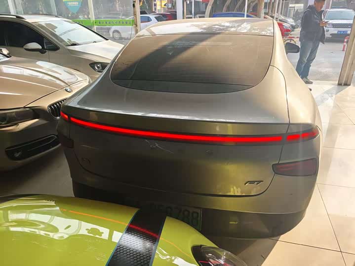 Фото 8 - XPeng P7