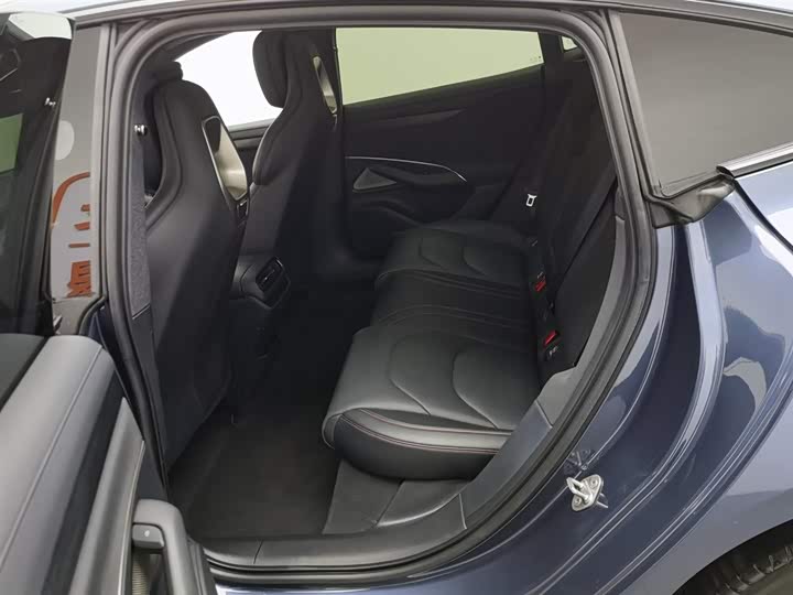 Фото 10 - Xiaomi SU7