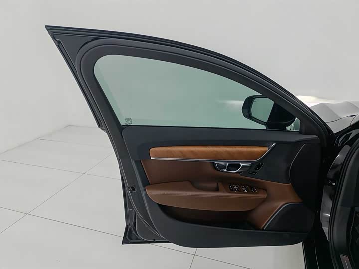 Фото 10 - Volvo S90 Hybrid