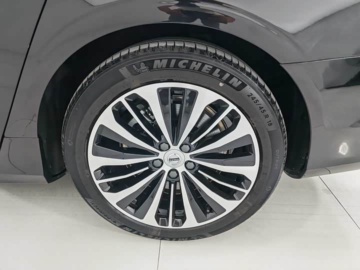 Фото 17 - Volvo S90 Hybrid