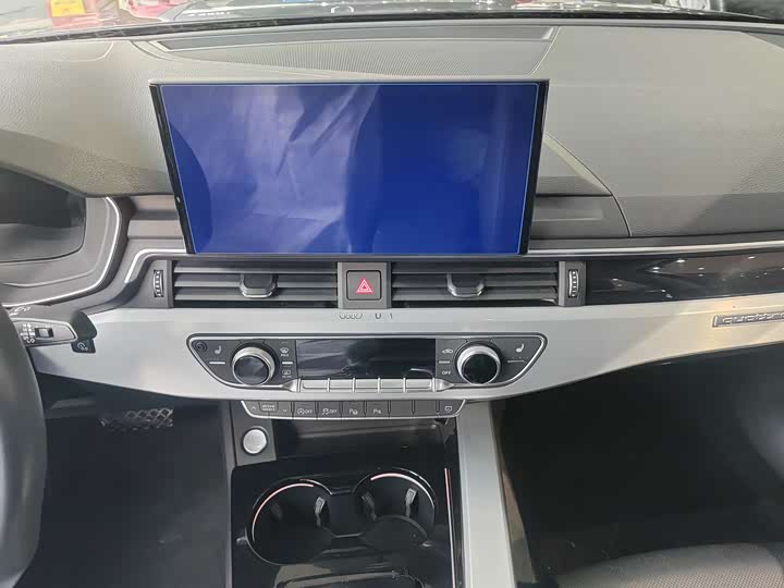 Фото 7 - Audi A4L