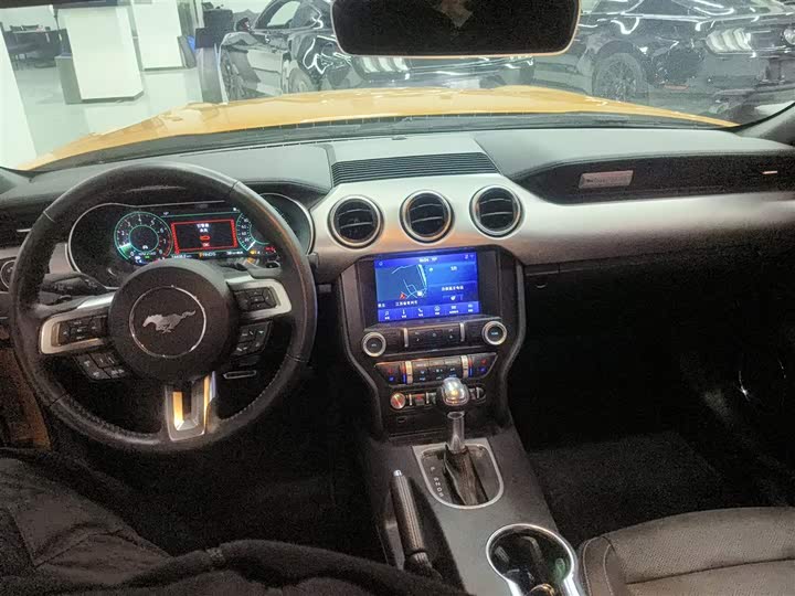 Фото 10 - Ford Mustang