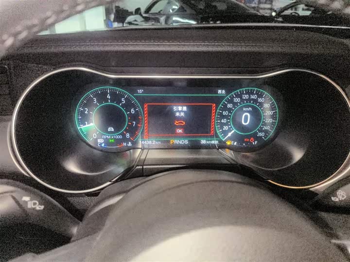 Фото 12 - Ford Mustang