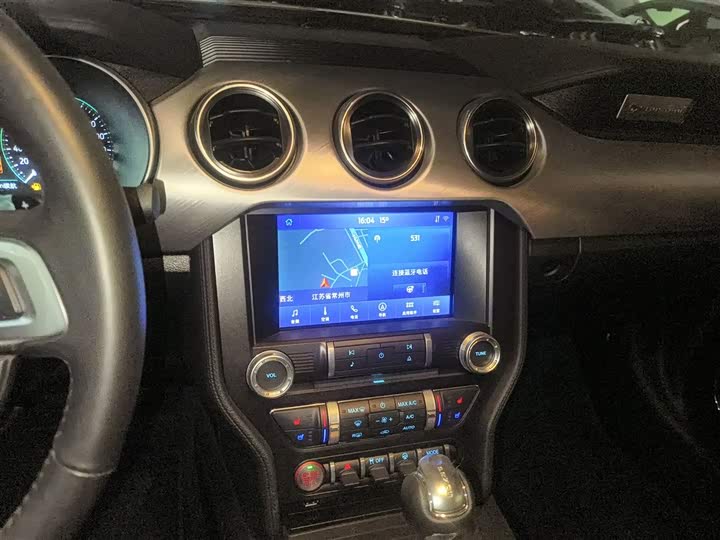 Фото 13 - Ford Mustang