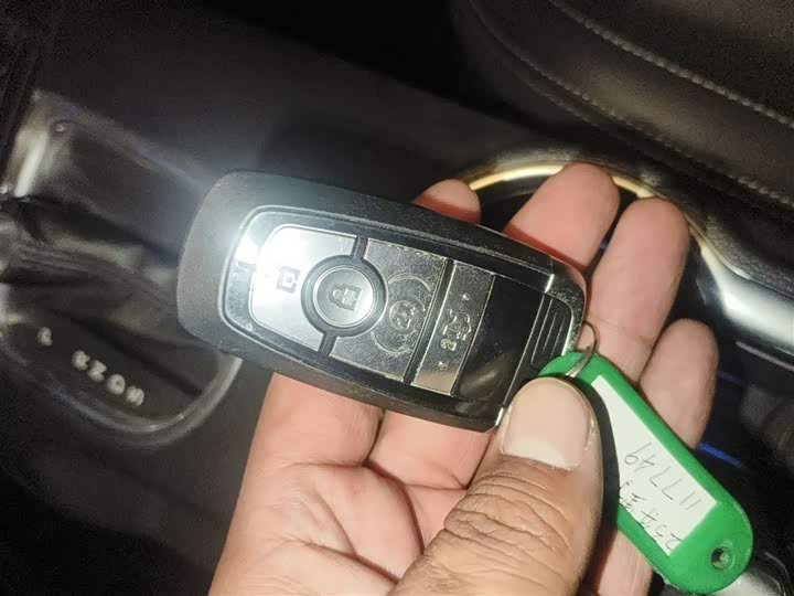 Фото 9 - Ford Mustang