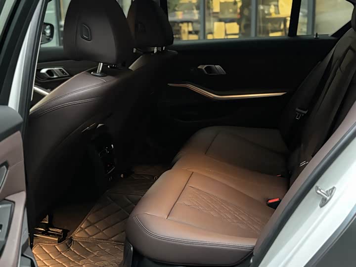 Photo 9 - BMW 3 Series