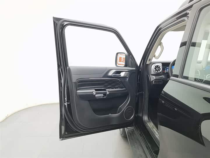 Фото 8 - Tank 300