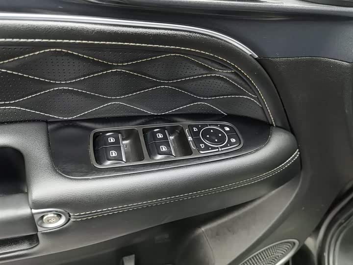 Фото 9 - Tank 300