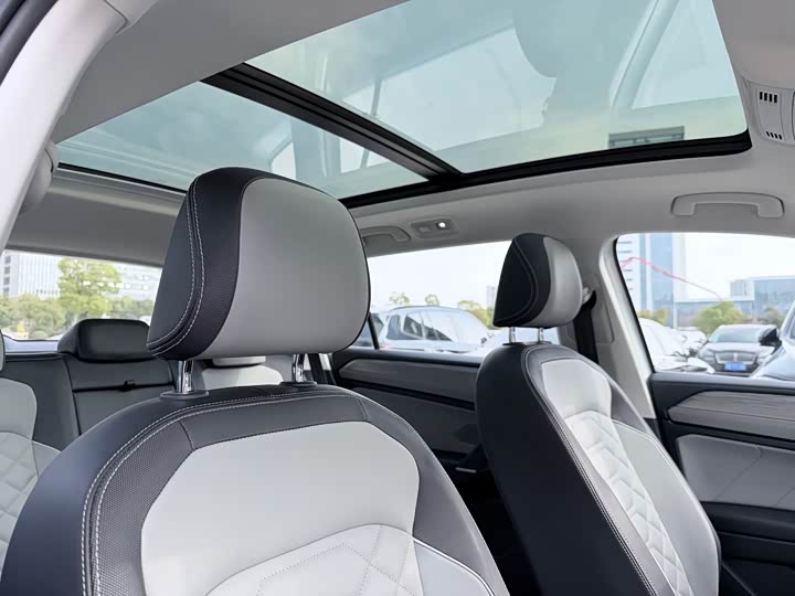 Фото 13 - Volkswagen Tayron