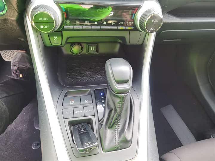 Фото 6 - Toyota Wildlander