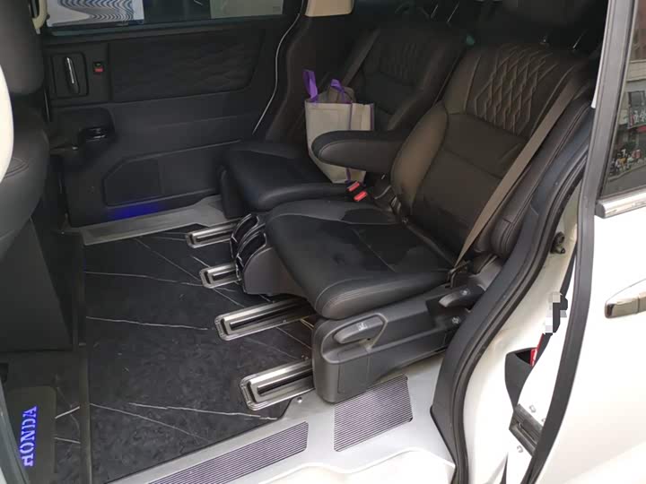 Фото 19 - Honda Odyssey