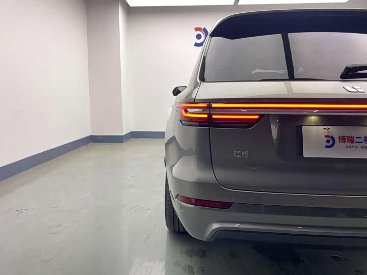 Фото 15 - LiXiang One