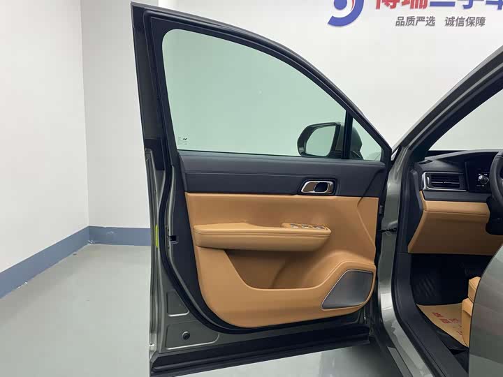 Фото 16 - LiXiang One