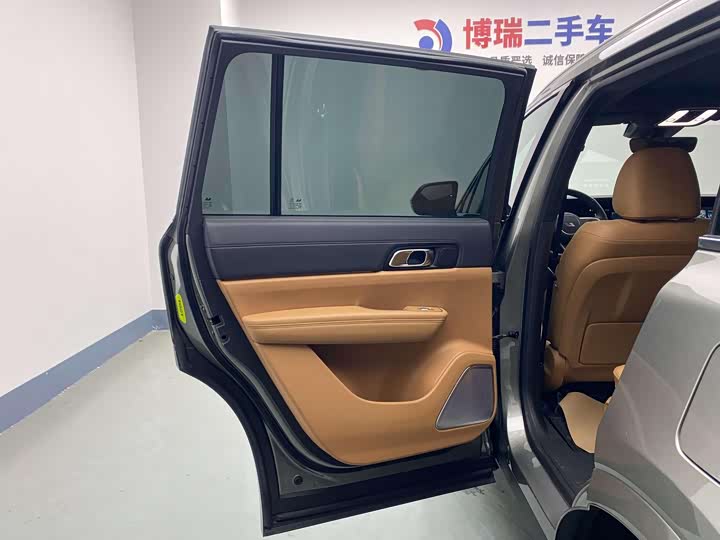 Фото 19 - LiXiang One