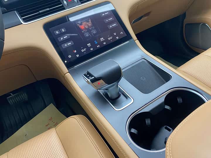 Фото 28 - LiXiang One