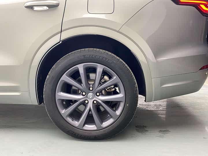 Фото 9 - LiXiang One