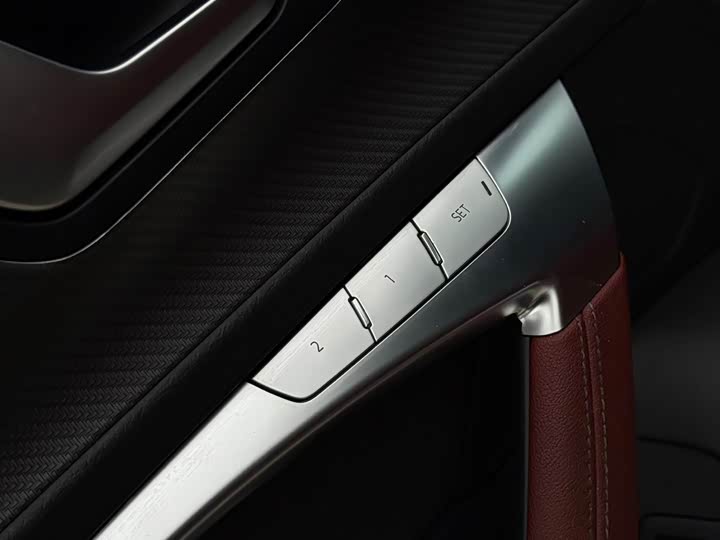 Фото 4 - Audi A7L