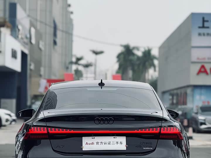 Фото 8 - Audi A7L