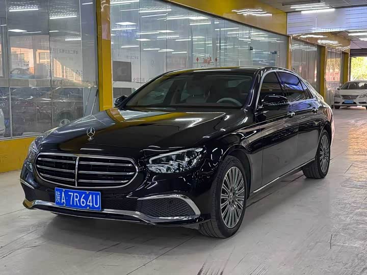 Фото 1 - Mercedes-Benz E-Class