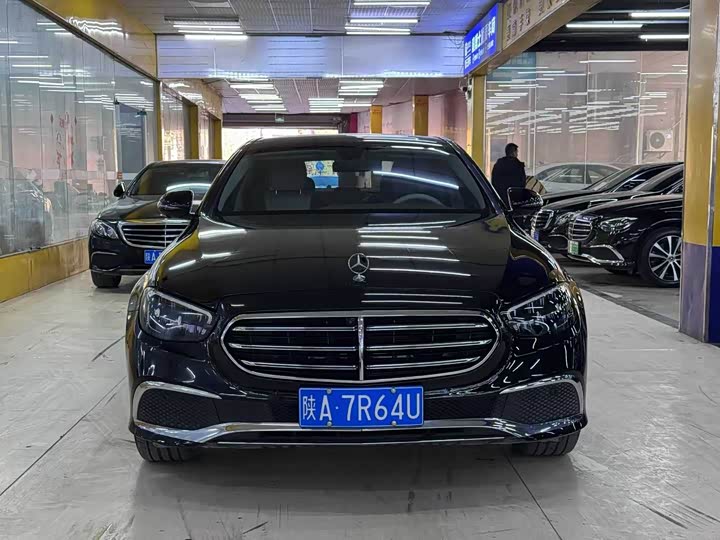 Фото 2 - Mercedes-Benz E-Class