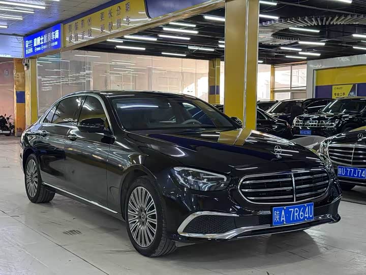 Фото 3 - Mercedes-Benz E-Class