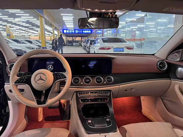 Фото 4 - Mercedes-Benz E-Class