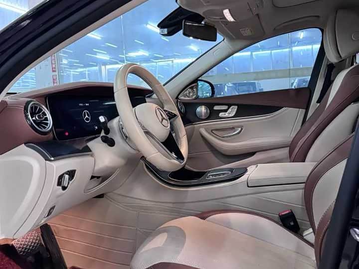 Фото 5 - Mercedes-Benz E-Class