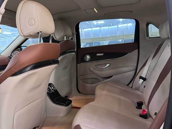 Фото 6 - Mercedes-Benz E-Class