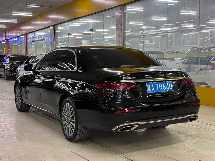 Фото 7 - Mercedes-Benz E-Class