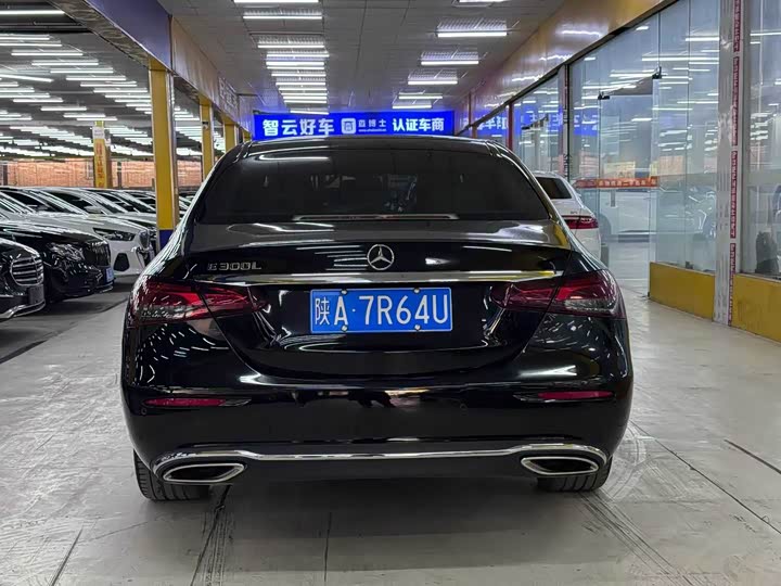 Фото 8 - Mercedes-Benz E-Class