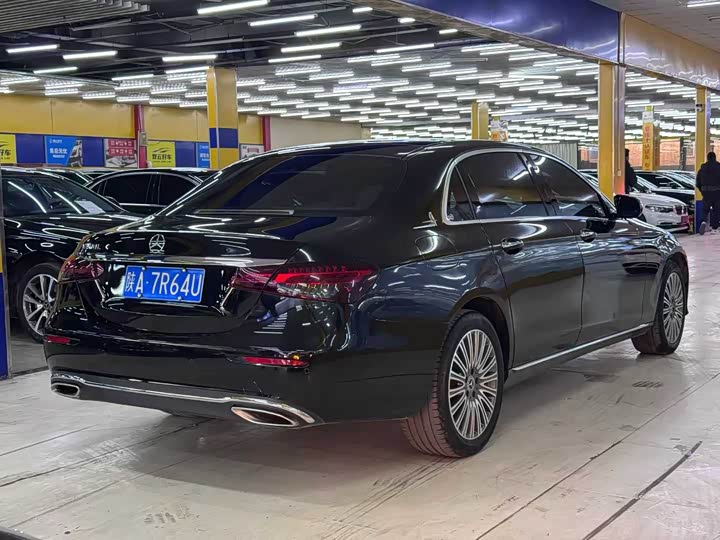 Фото 9 - Mercedes-Benz E-Class