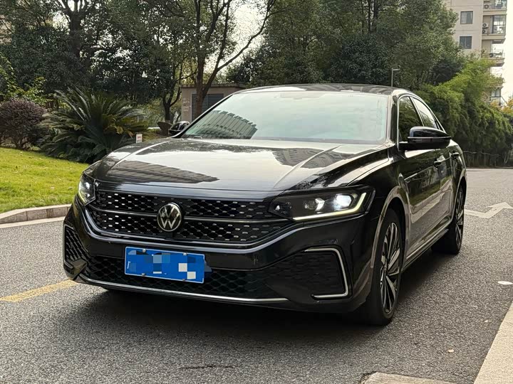 Фото 1 - Volkswagen Passat