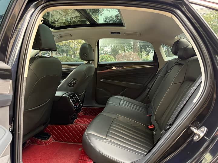 Фото 11 - Volkswagen Passat