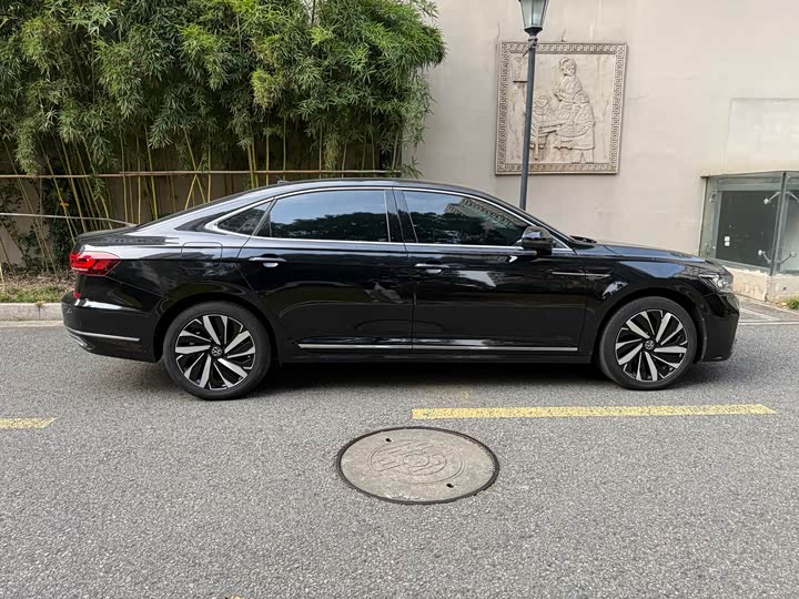 Фото 13 - Volkswagen Passat