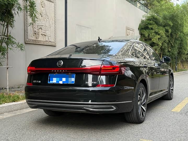 Фото 14 - Volkswagen Passat