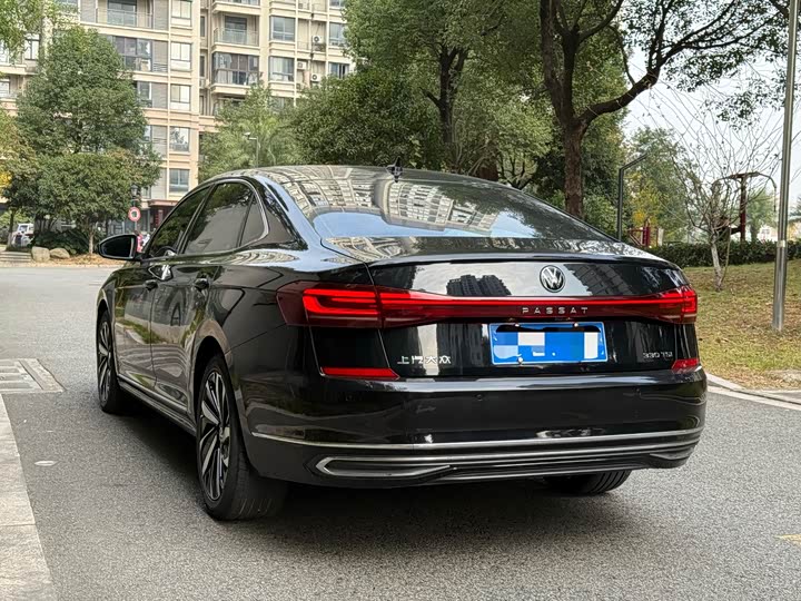 Фото 15 - Volkswagen Passat