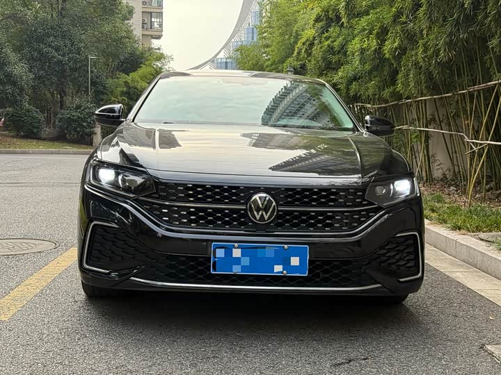 Фото 2 - Volkswagen Passat