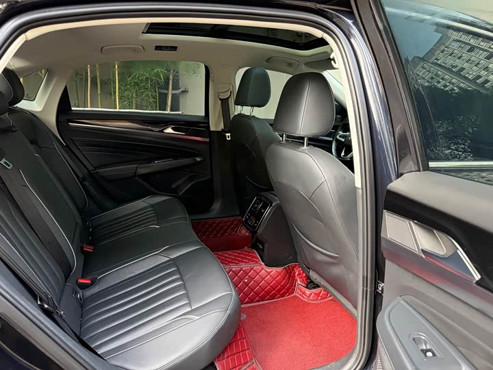 Фото 8 - Volkswagen Passat